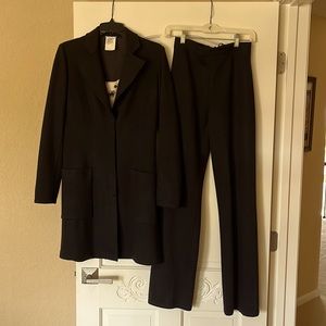 Gorgeous MaxMara wool pant suit- black size 38